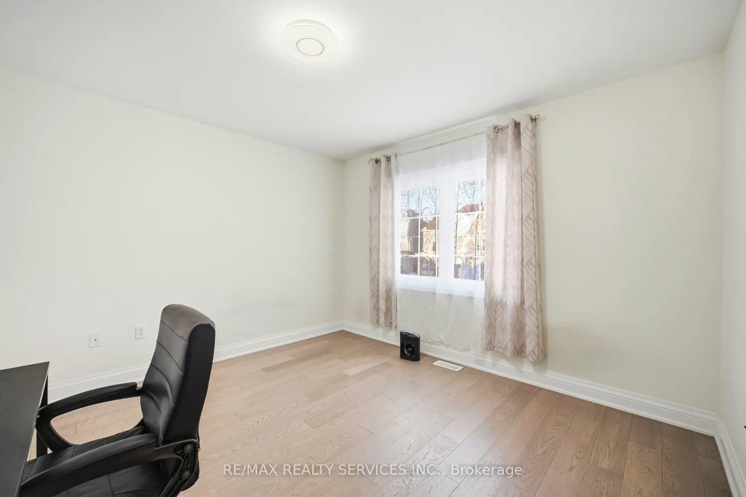 Additional image 17 of 15 Farringdon Crescent