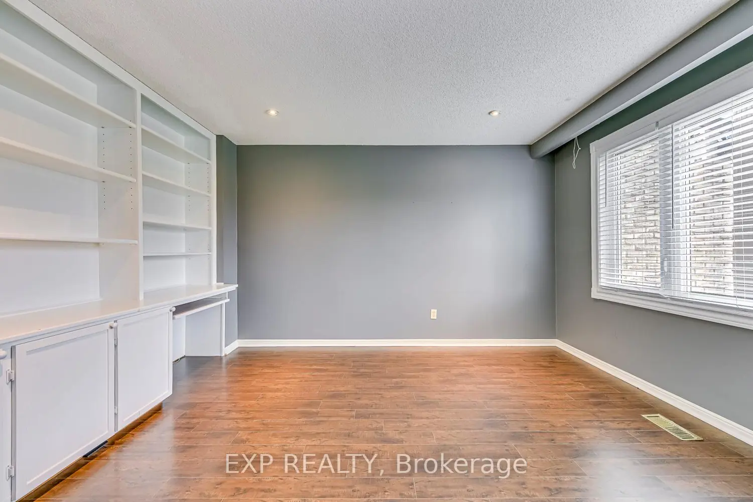 1269 Abbey Court photo 3