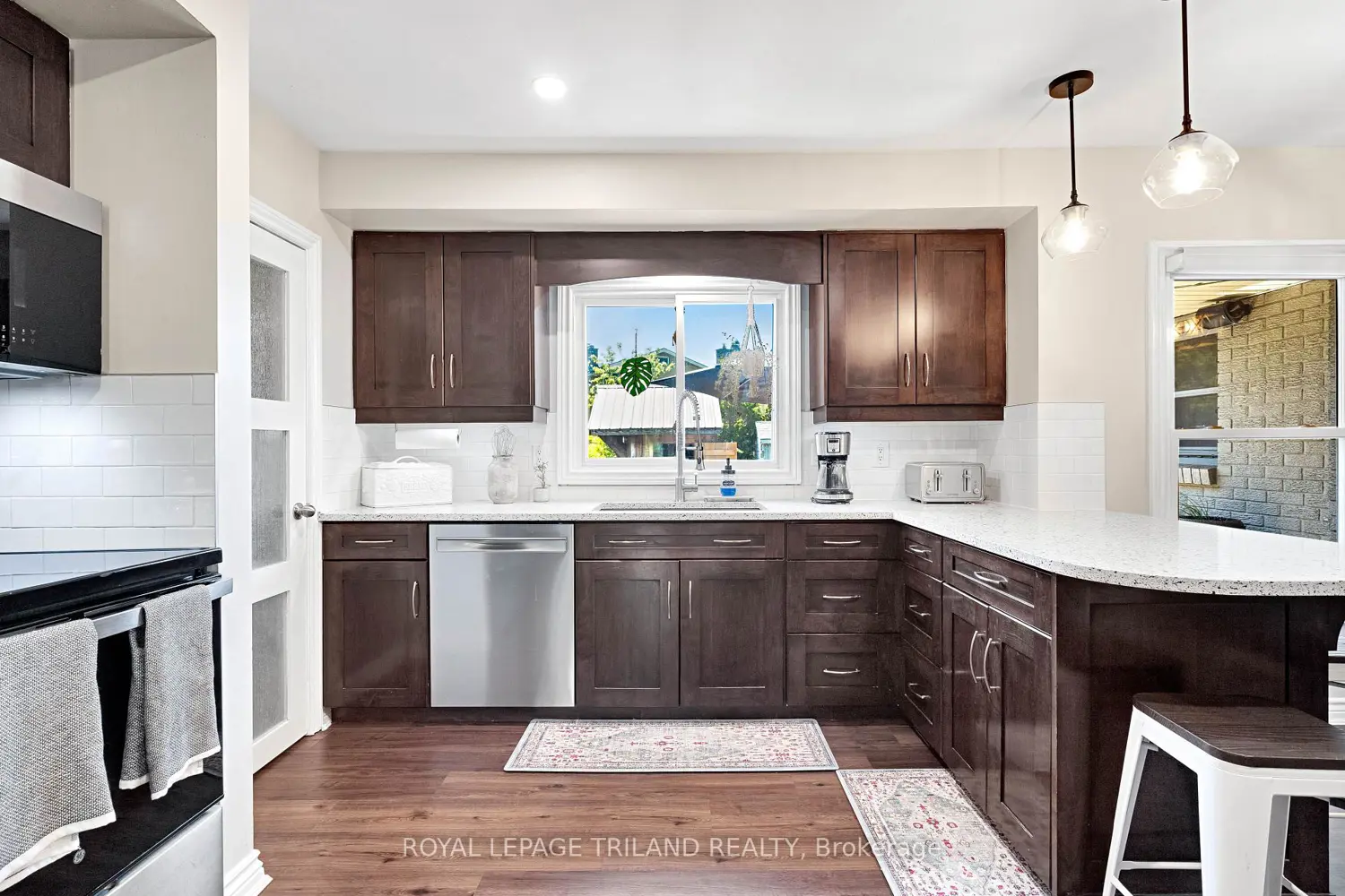 445 Ridout Street photo 3