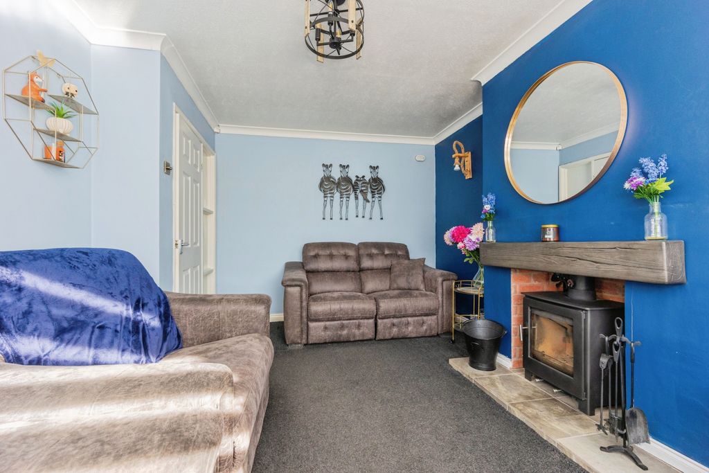 3 bed detached house for saleTrinity Close, Dukinfield SK16 photo 5