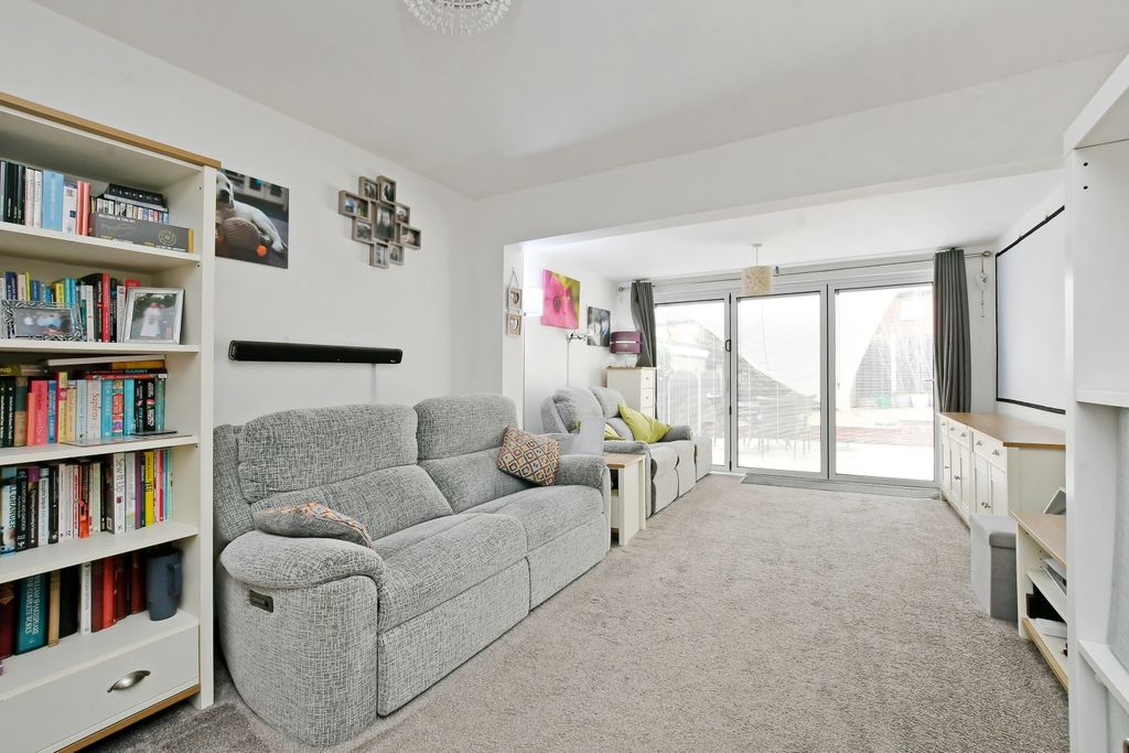3 bed detached bungalow for salePaddock Way, Dronfield, Derbyshire S18 photo 5