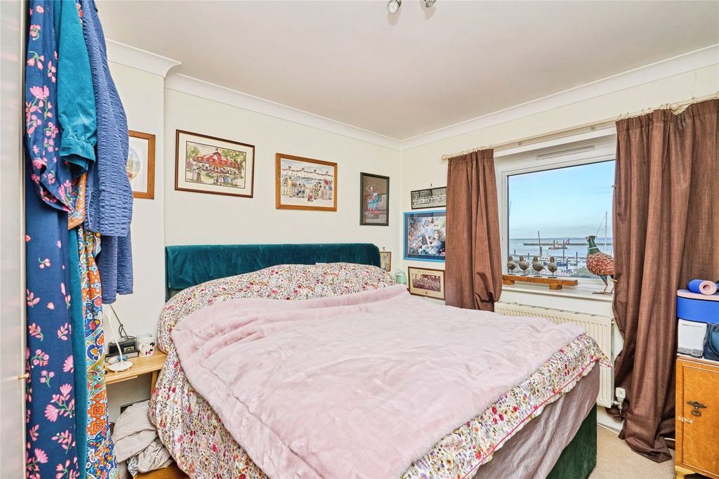 Additional image 5 of 2 bed flat for saleBirmingham Road, Cowes, Isle Of Wight PO31