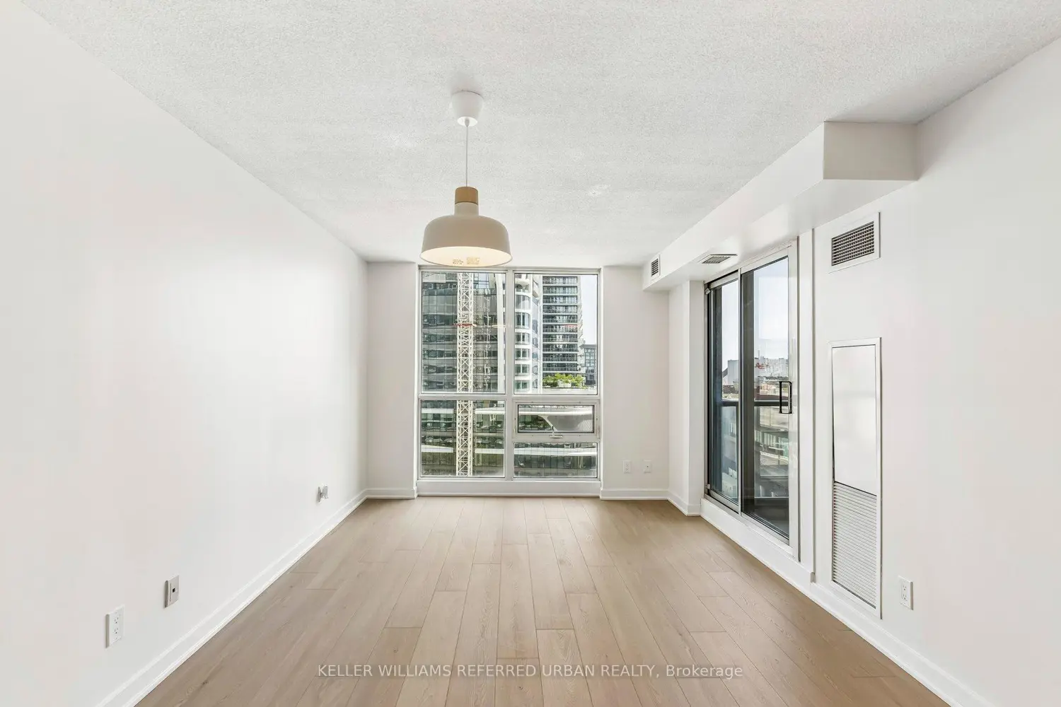 Additional image 8 of 12 Yonge Street 1103