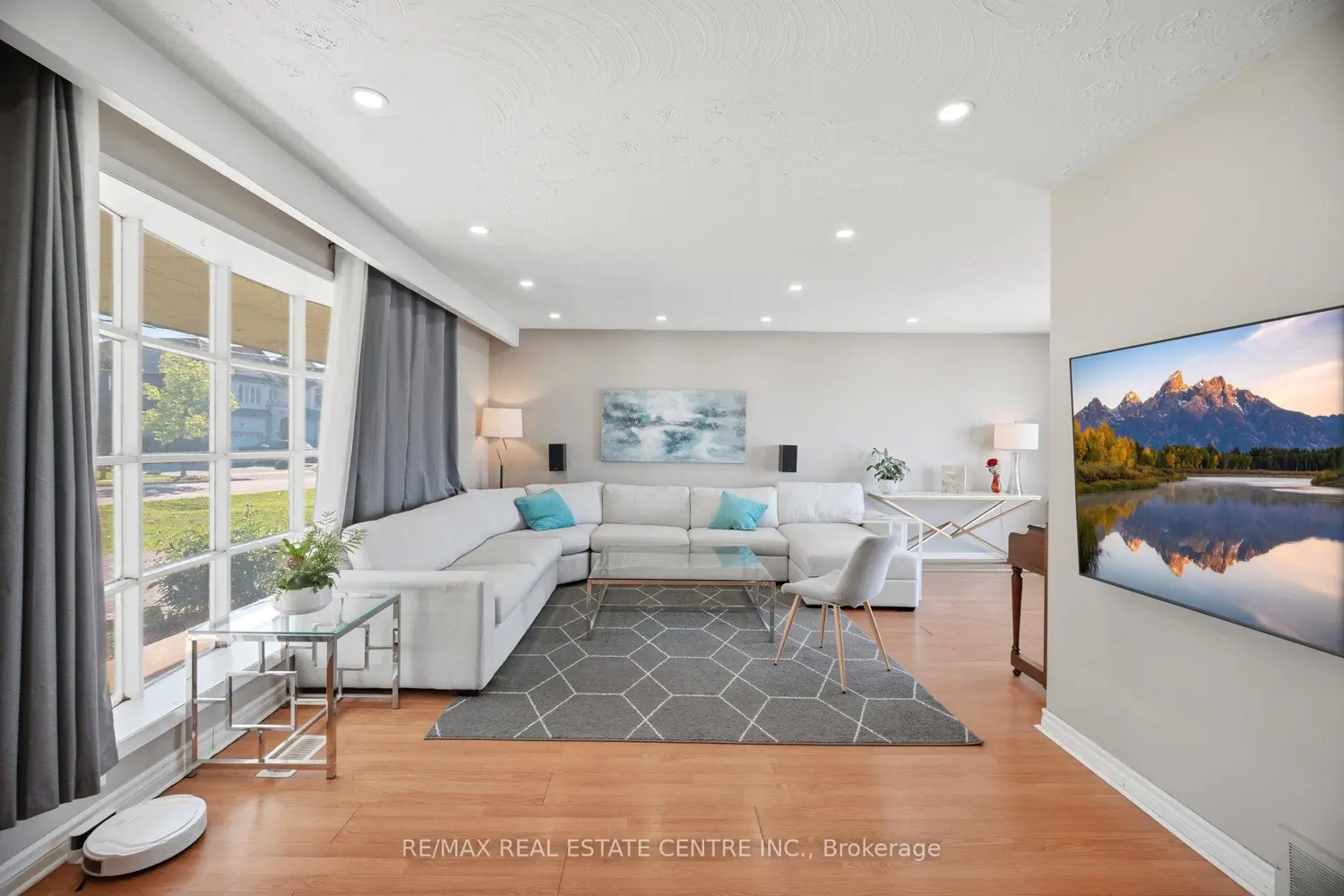 46 Seabreeze Crescent photo 3