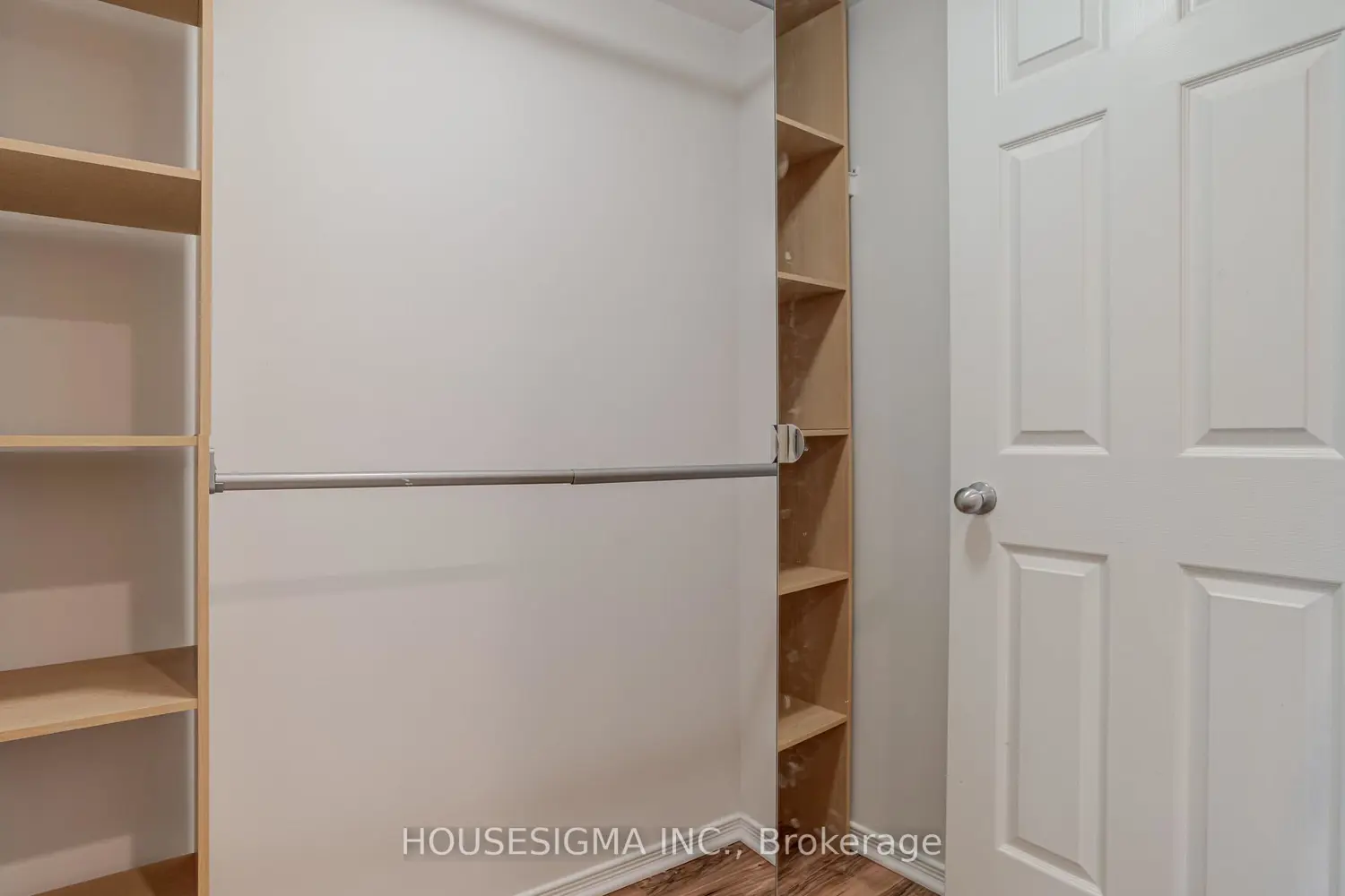 Additional image 10 of 28 Harrison Garden Boulevard 901