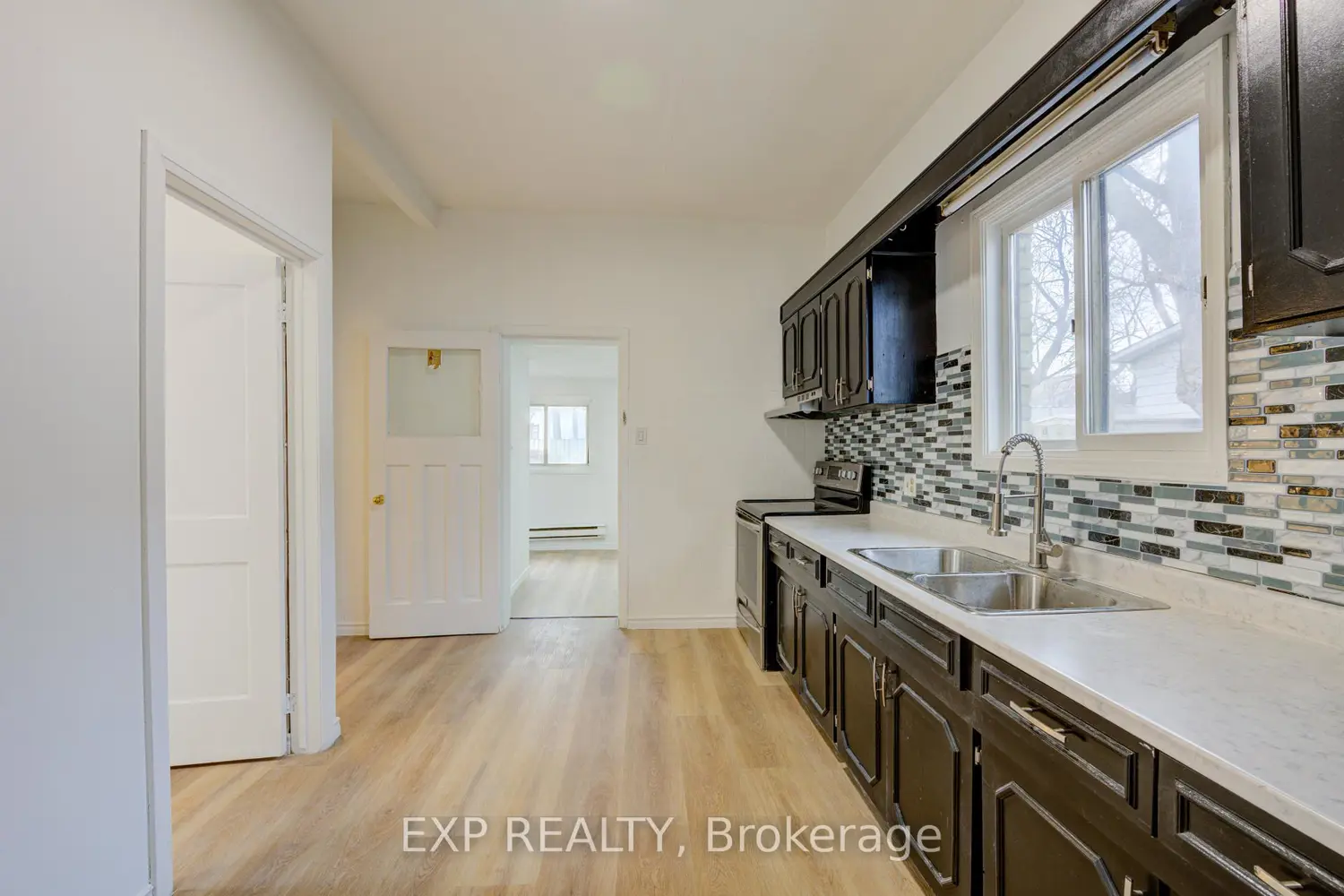 Additional image 12 of 524 Simcoe Street