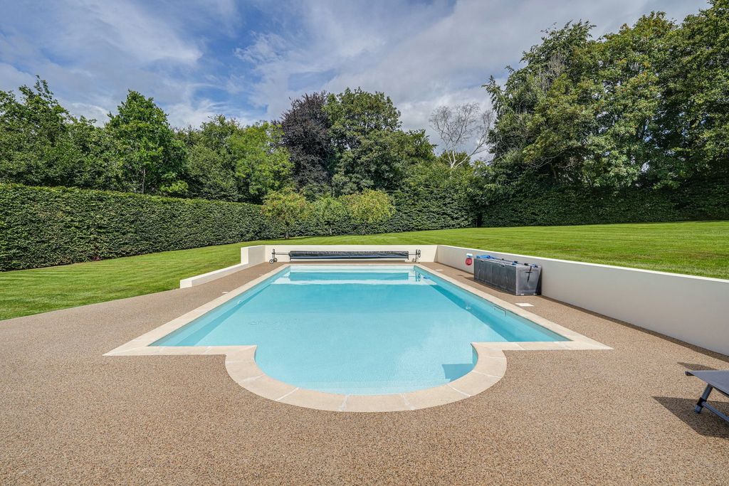 6 bed detached house for saleSaint Hill Road, East Grinstead RH19