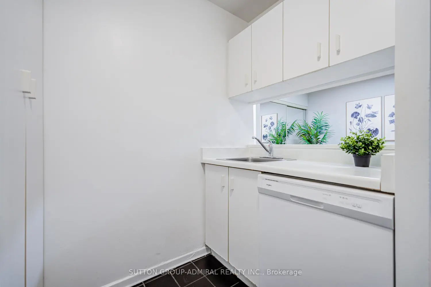 Additional image 8 of 1055 Bay Street 716