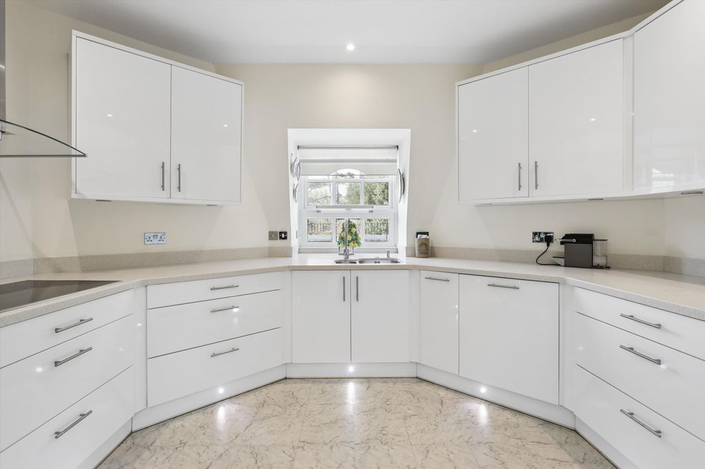 Additional image 5 of 3 bed flat for saleMolesey Park Road, East Molesey, Surrey KT8