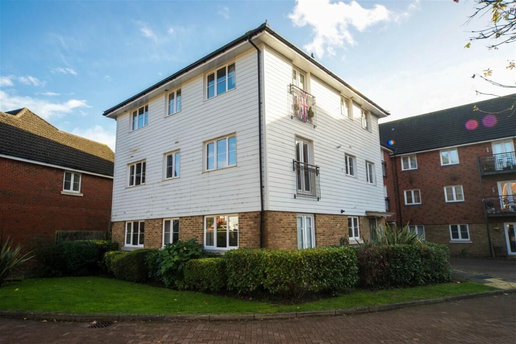 2 bed flat for saleAlbion Way, Edenbridge TN8