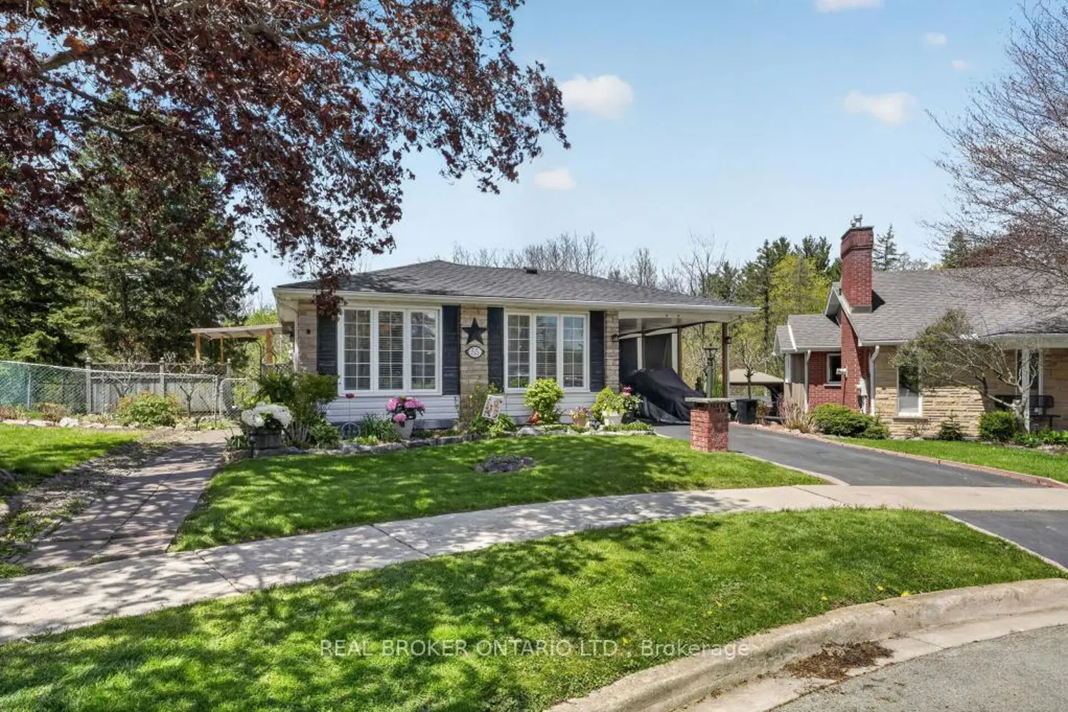 55 Sunrise Crescent photo 2