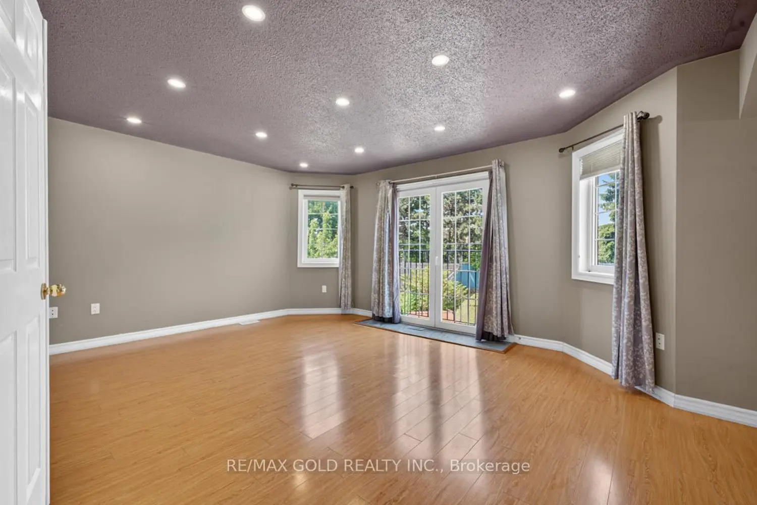 61 Whitwell Drive