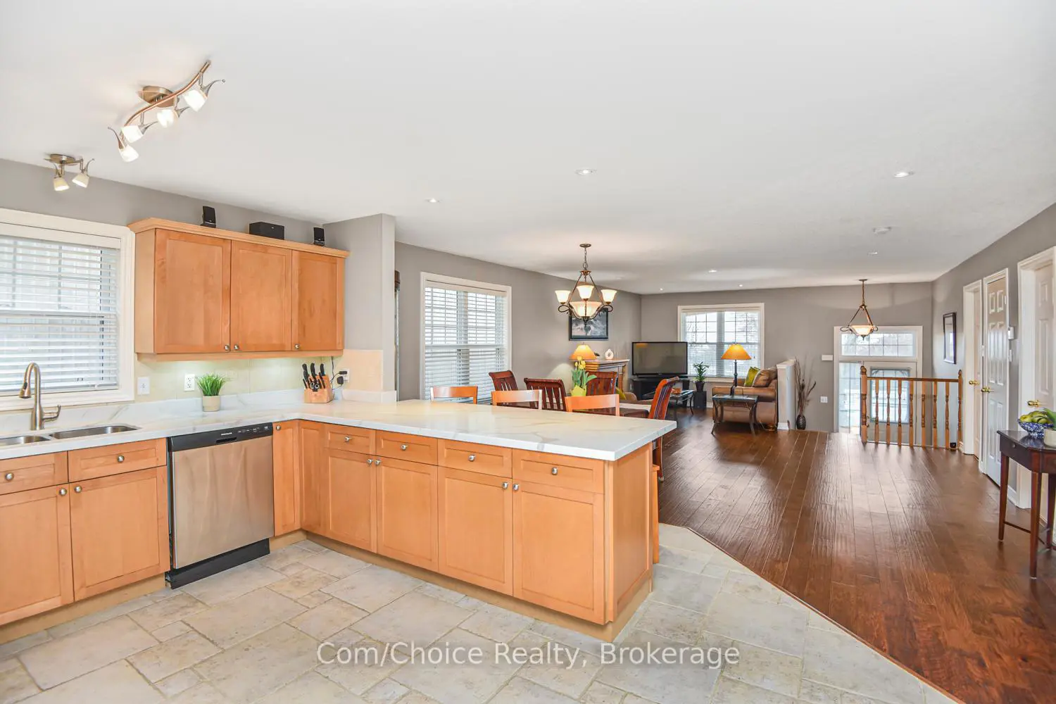 1060 Beach Boulevard photo 3