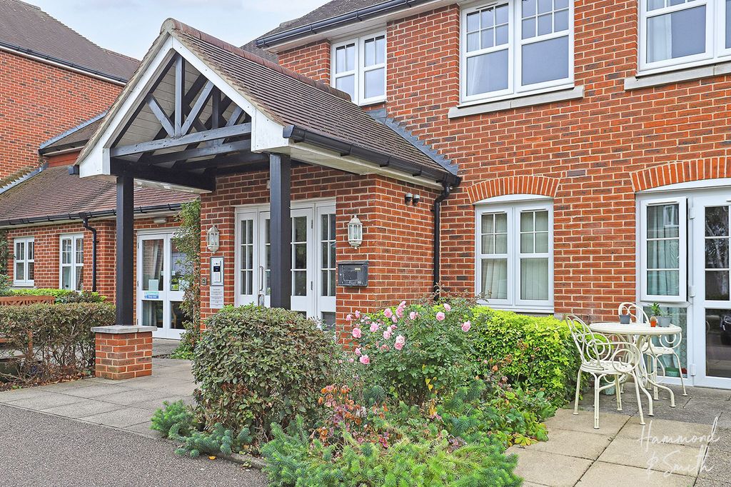 1 bed flat for saleHigh Street, Epping CM16