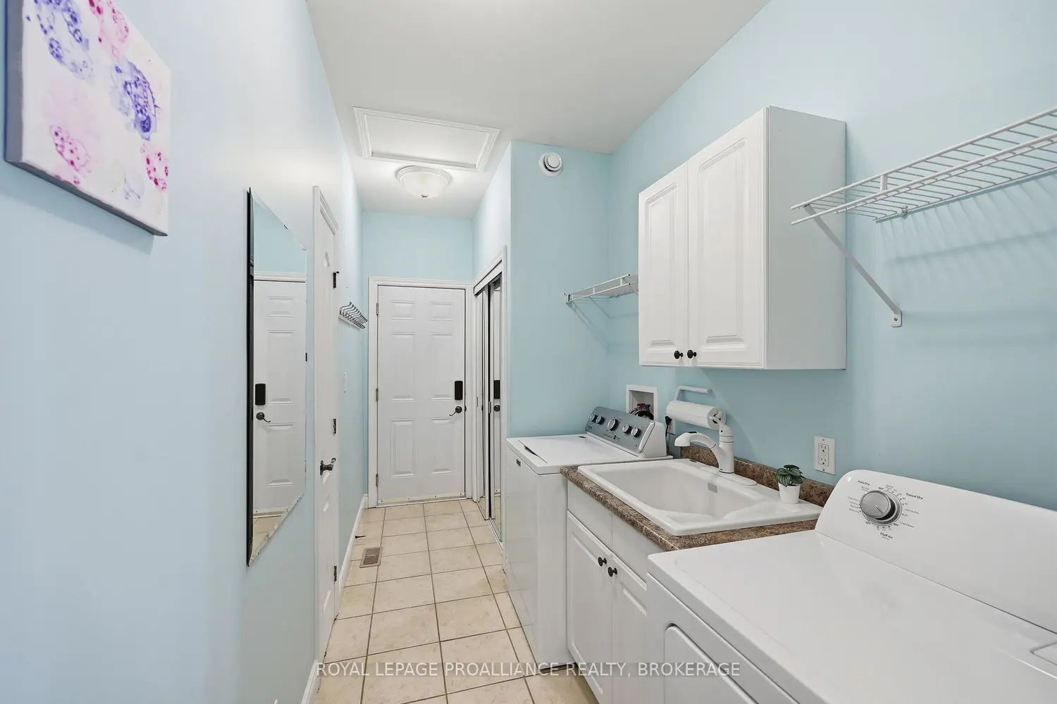 730 Amaryllis Street photo 5