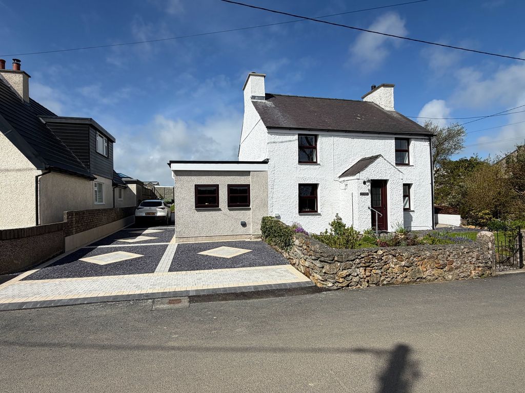 4 bed detached house for saleRhosybol, Amlwch LL68