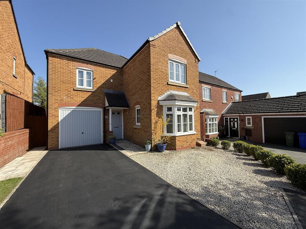 3 bed detached house for saleMilne Close, Dukinfield SK16