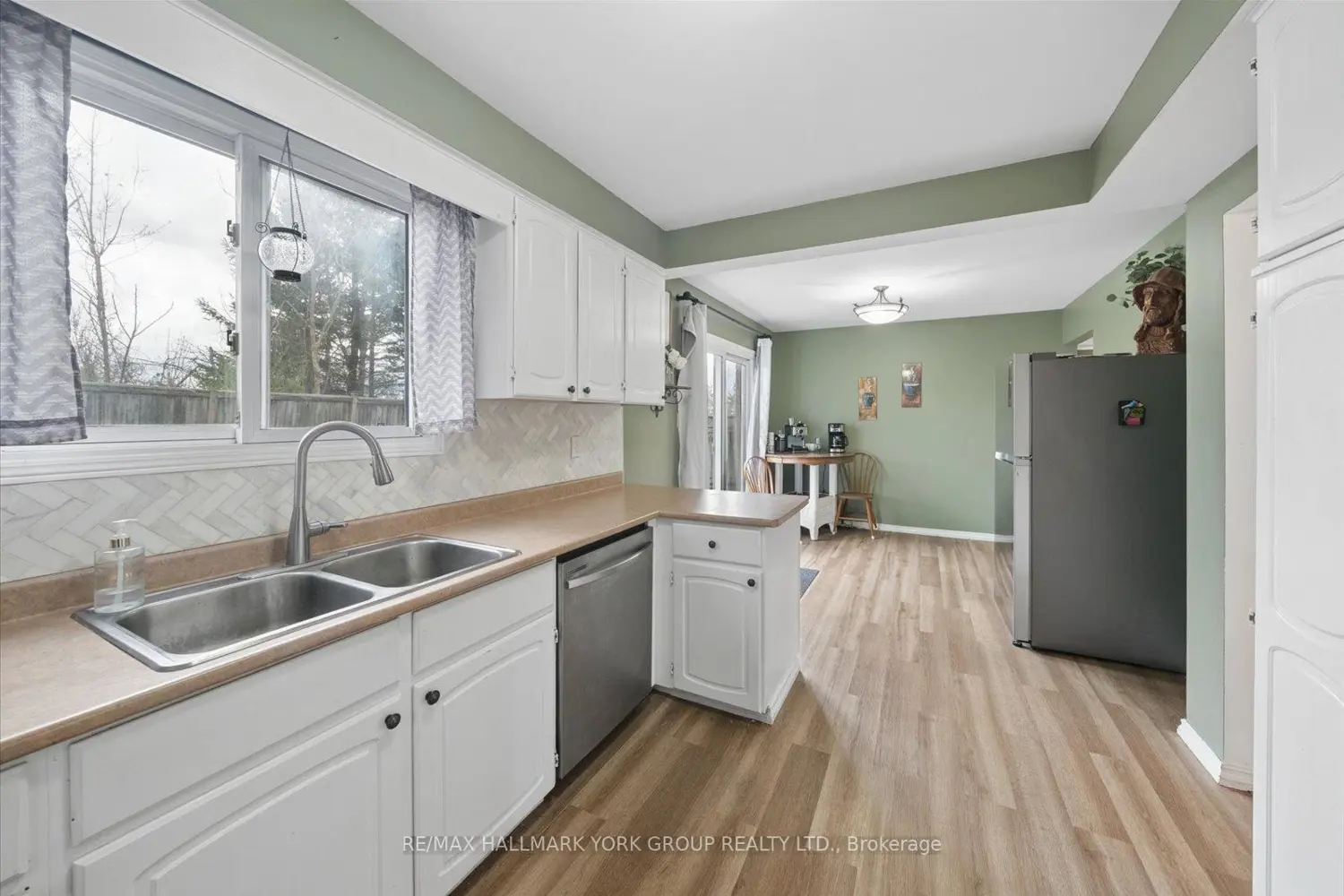 Additional image 7 of 41 Laurentian Lane