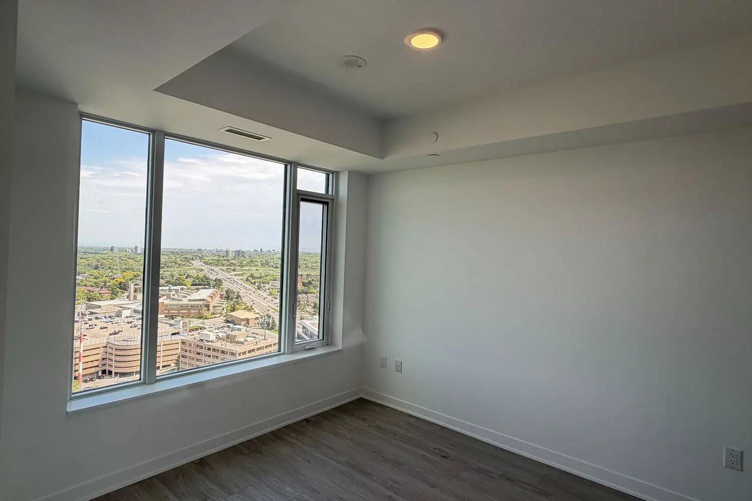 Additional image 9 of 2495 Eglinton Avenue 2411
