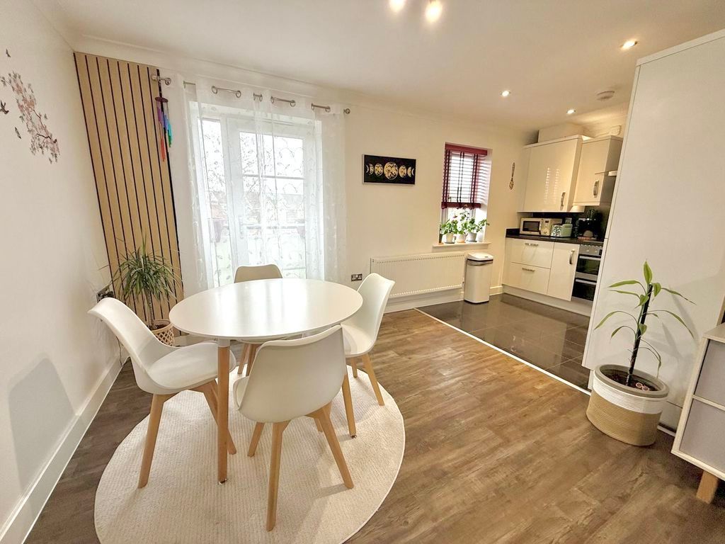 Additional image 9 of 2 bed flat for saleVauxhall Way, Dunstable LU6
