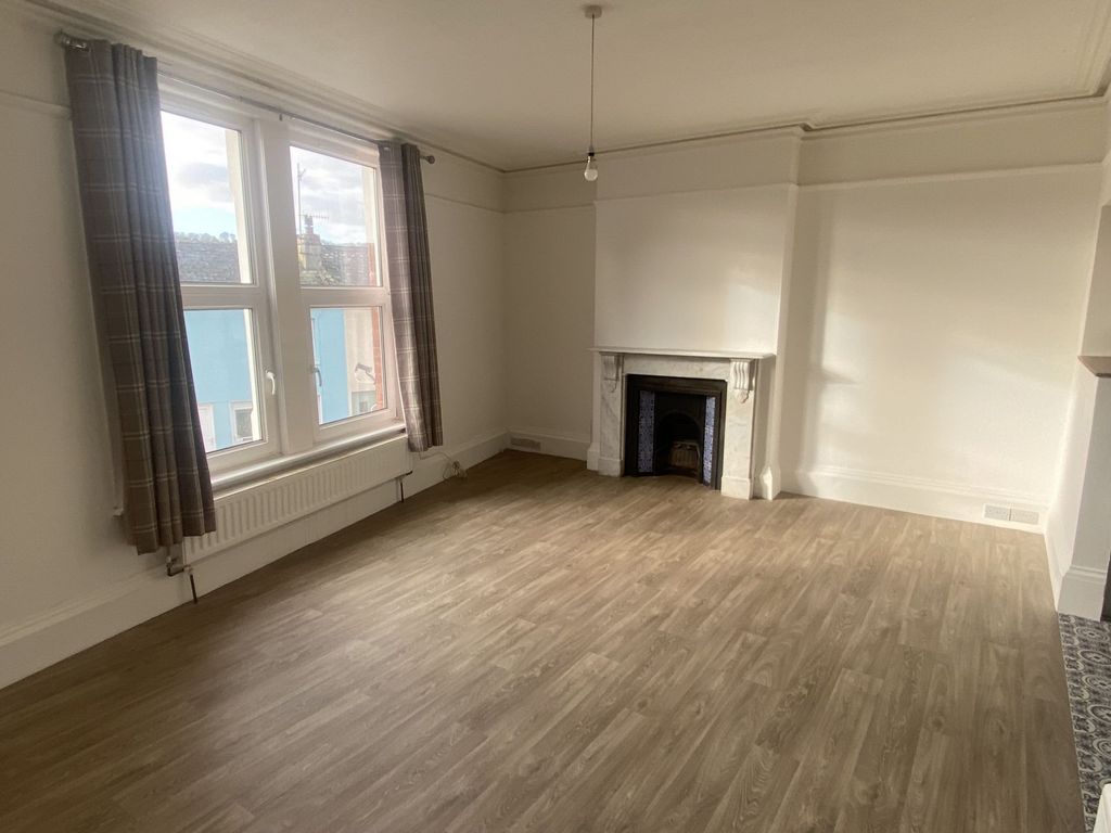 3 bed flat for salePark Road, Dawlish EX7 photo 2