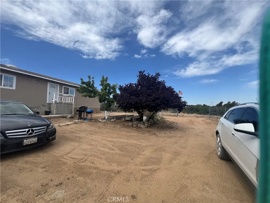8471 Caughlin Rd, Phelan, CA 92371 photo 5