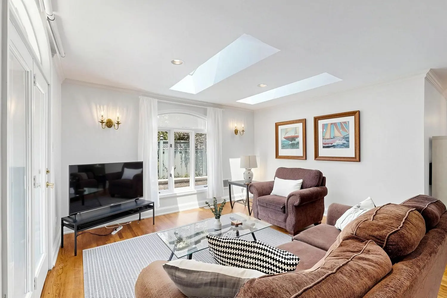 2094 Water's Edge Drive photo 2