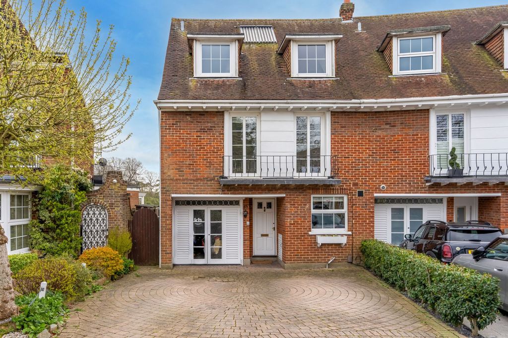 4 bed end terrace house for saleTheydon Grove, Epping CM16