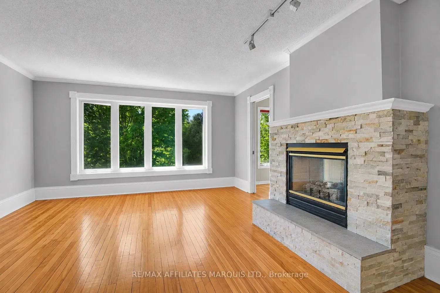 926 Maple Hill Road photo 4