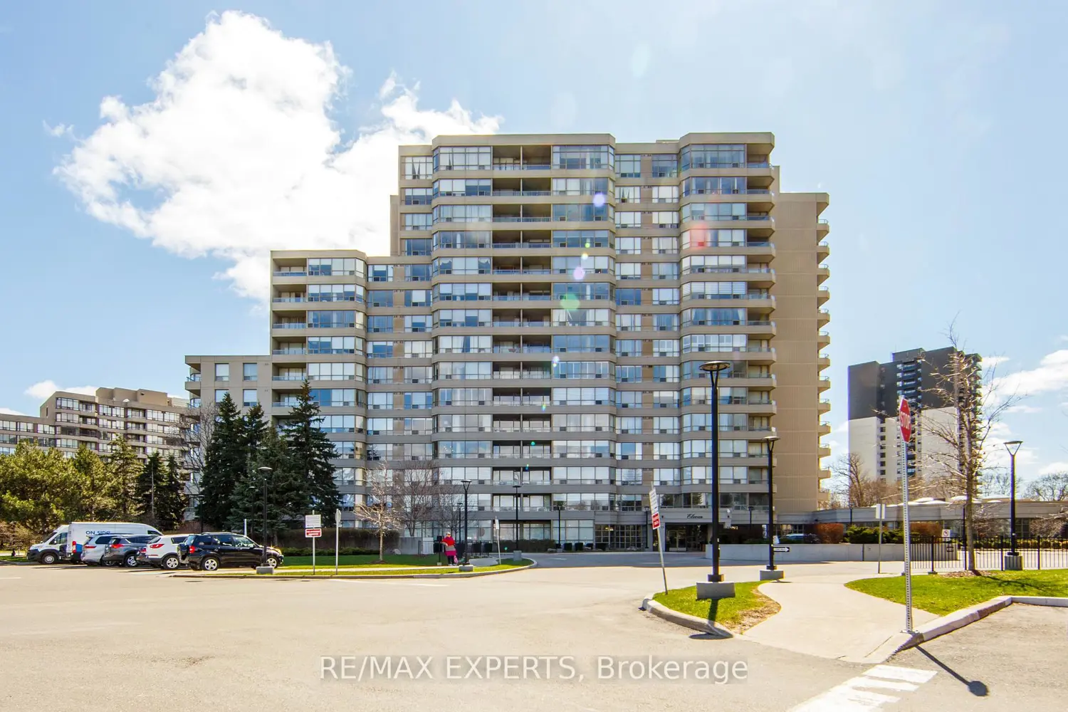 11 Townsgate Drive 1102