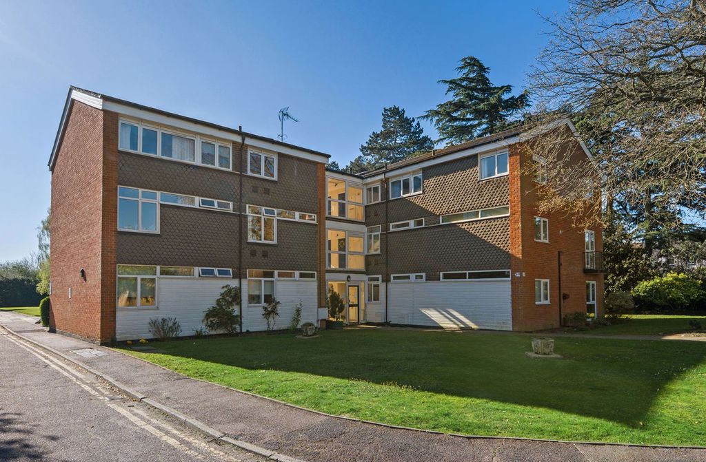 3 bed flat for saleHartland Road, Epping CM16
