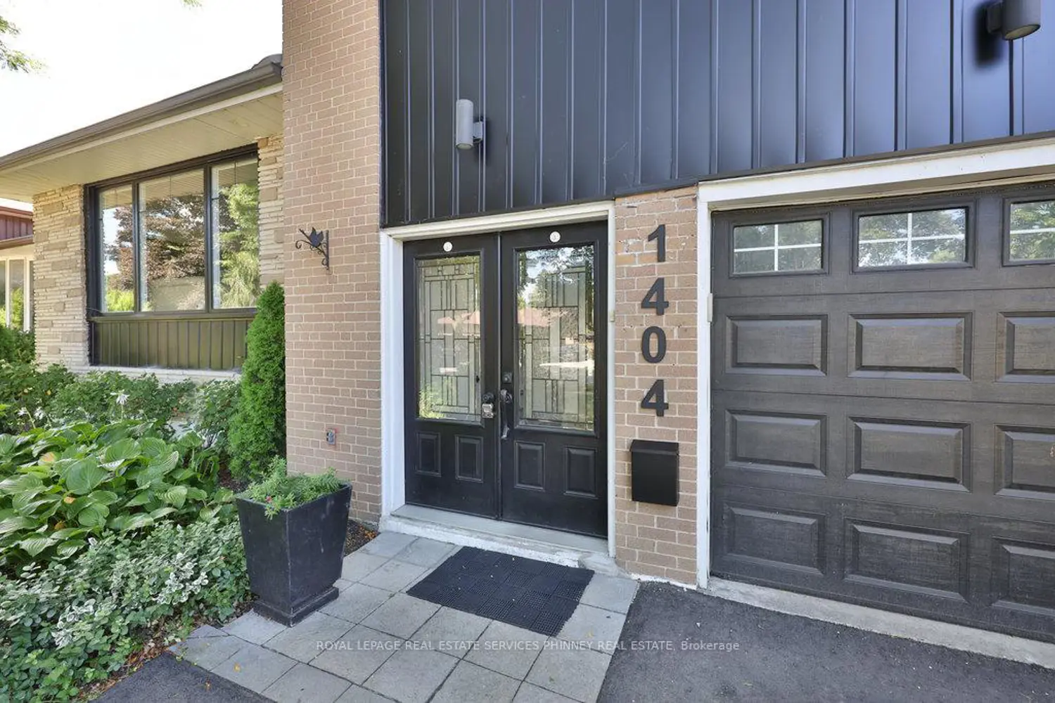 1404 Lewisham Drive photo 2