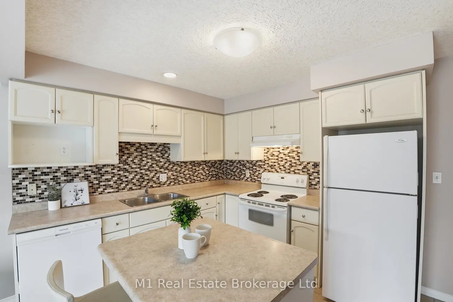 8 Ralston Drive photo 4