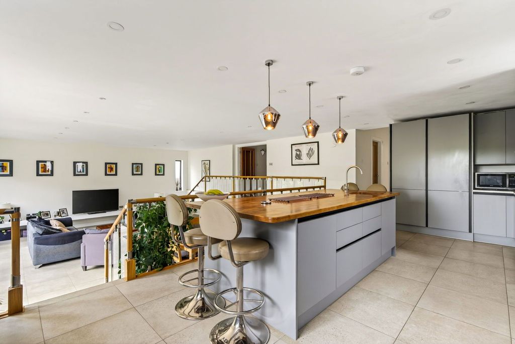 Additional image 6 of 6 bed detached house for saleWalkfield Drive, Epsom KT18