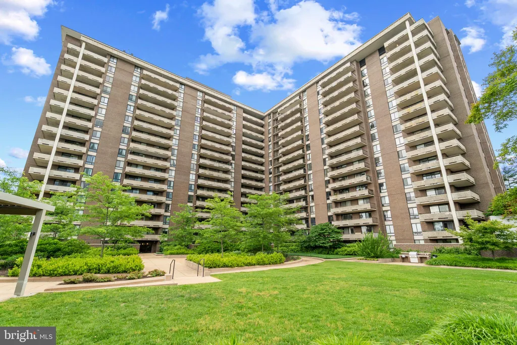 1800 Old Meadow Road Unit 903, McLean, VA 22102
