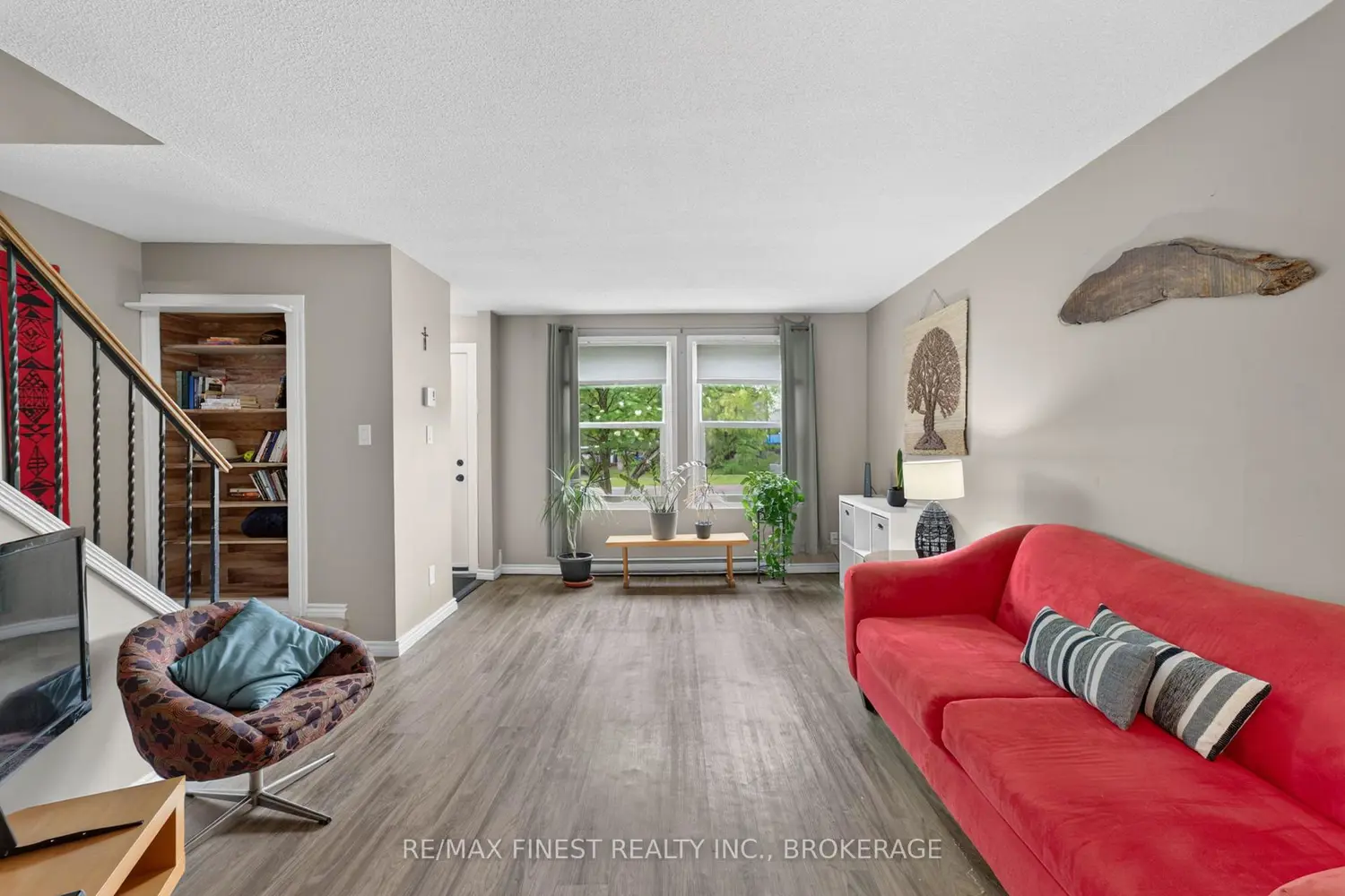 1057 Basswood Place photo 3