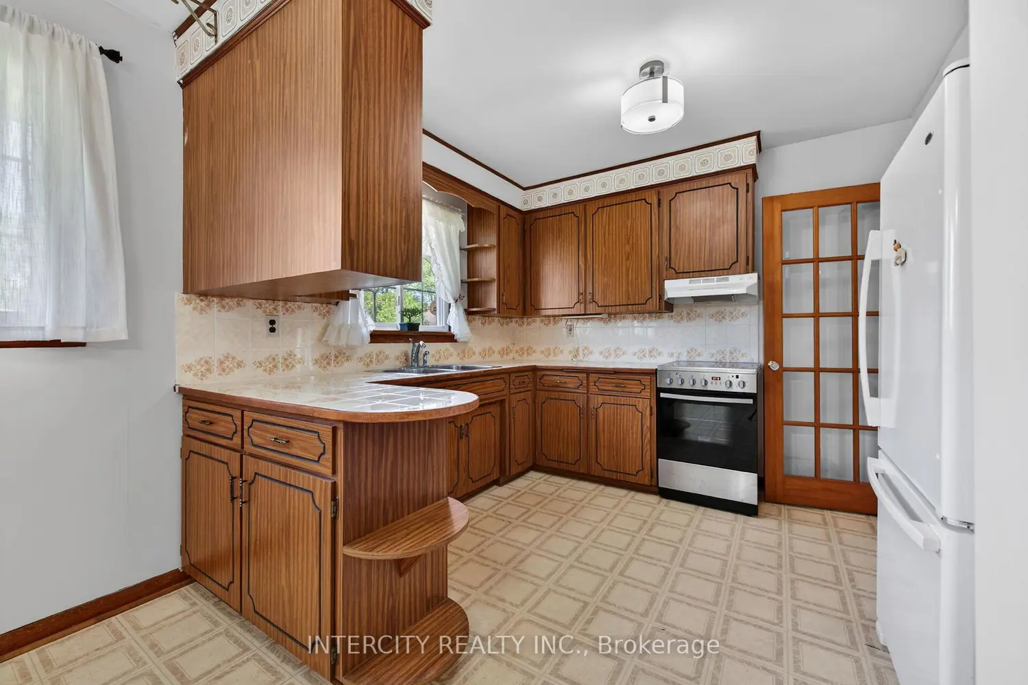 Additional image 6 of 8735 Howe Crescent