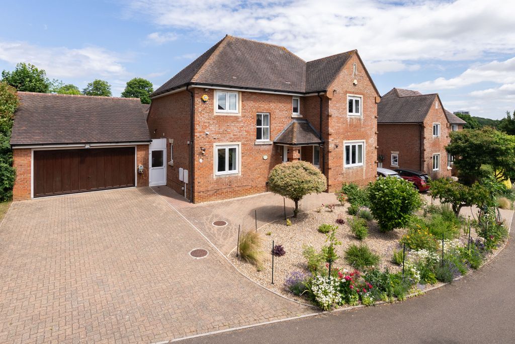 4 bed detached house for saleHighacre, Dorking RH4