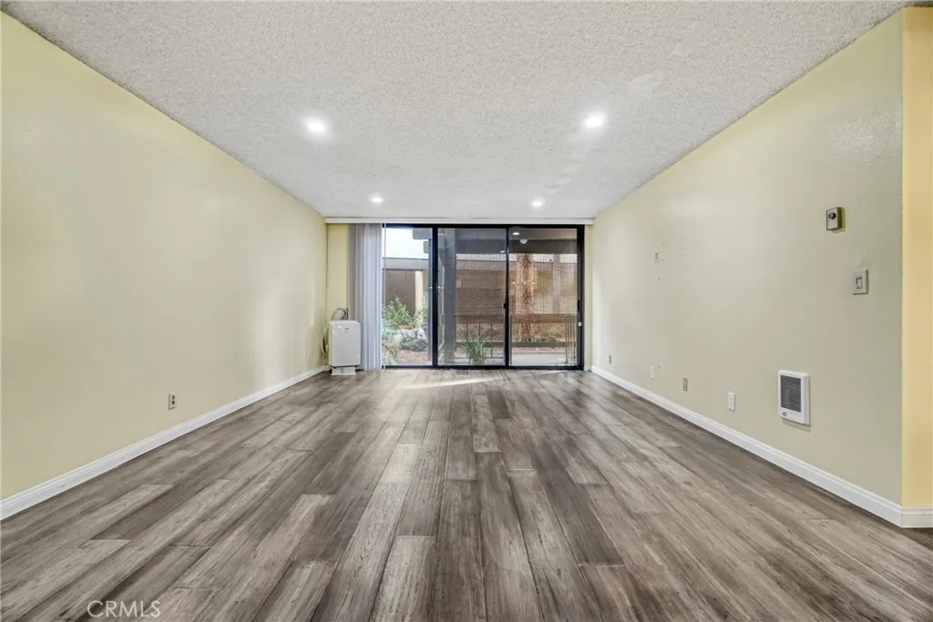 8650 Gulana Ave, Playa Del Rey, CA 90293 photo 5