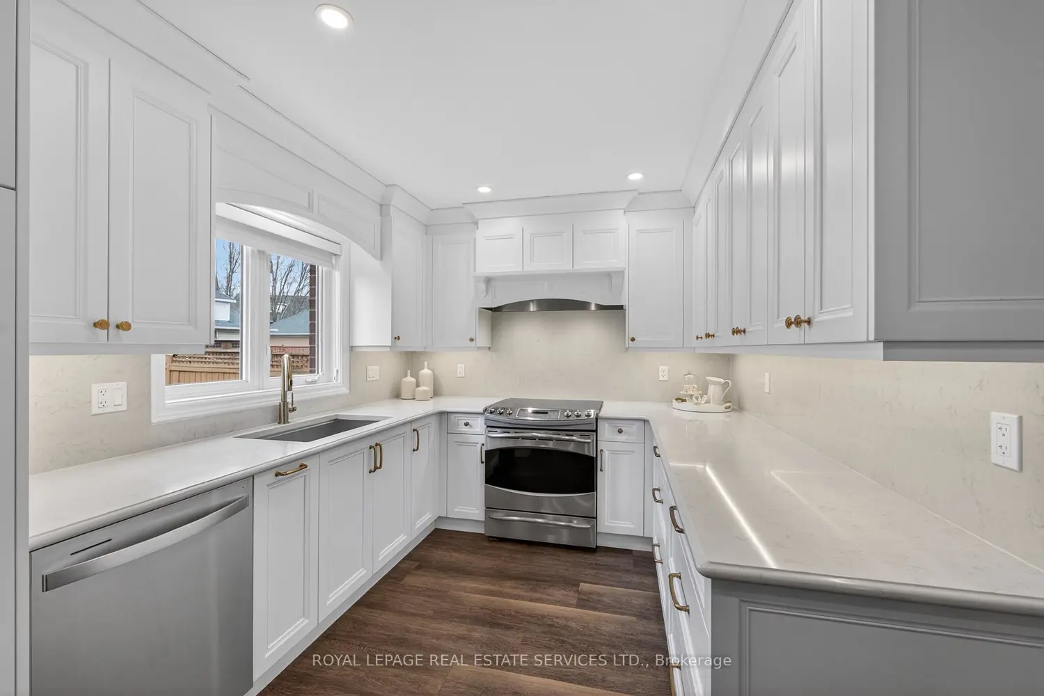 2393 Ennerdale Road photo 3