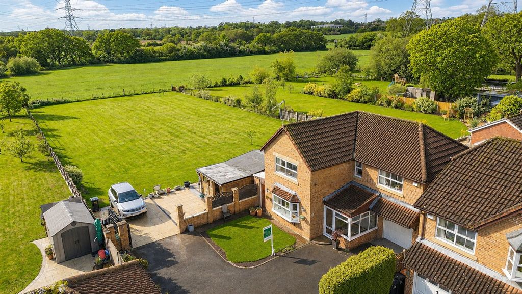 4 bed property for saleRidgeway Close, Great Sutton CH66