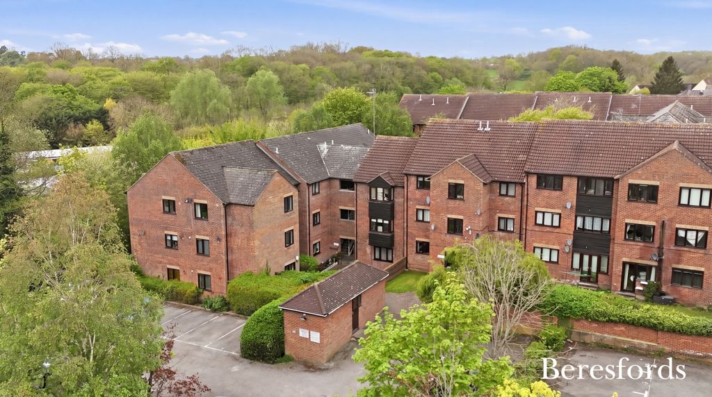 2 bed flat for saleHaslers Lane, Dunmow CM6