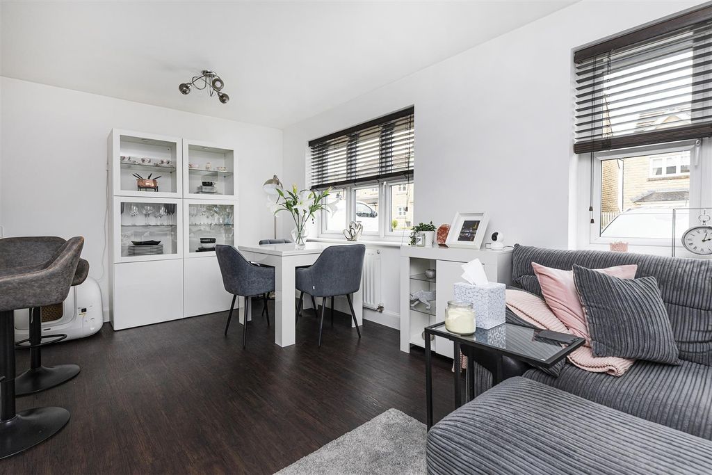 Additional image 11 of 2 bed flat for saleTennyson Avenue, Lindley, Huddersfield HD3