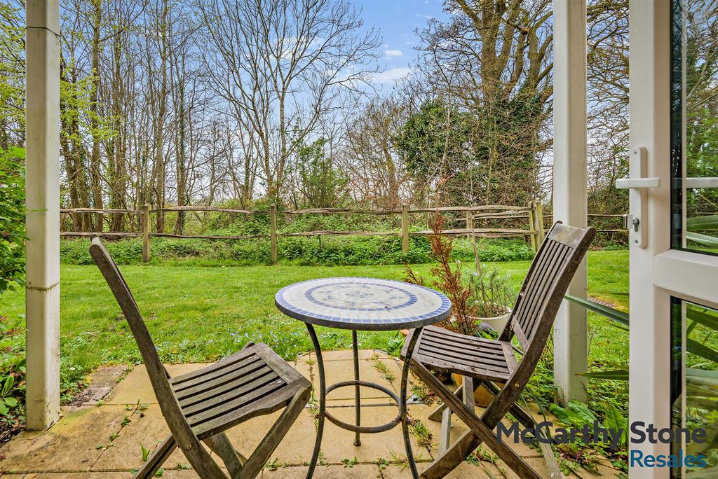 1 bed flat for saleShackleton Place, Bath Road, Devizes, Wiltshire SN10 photo 3