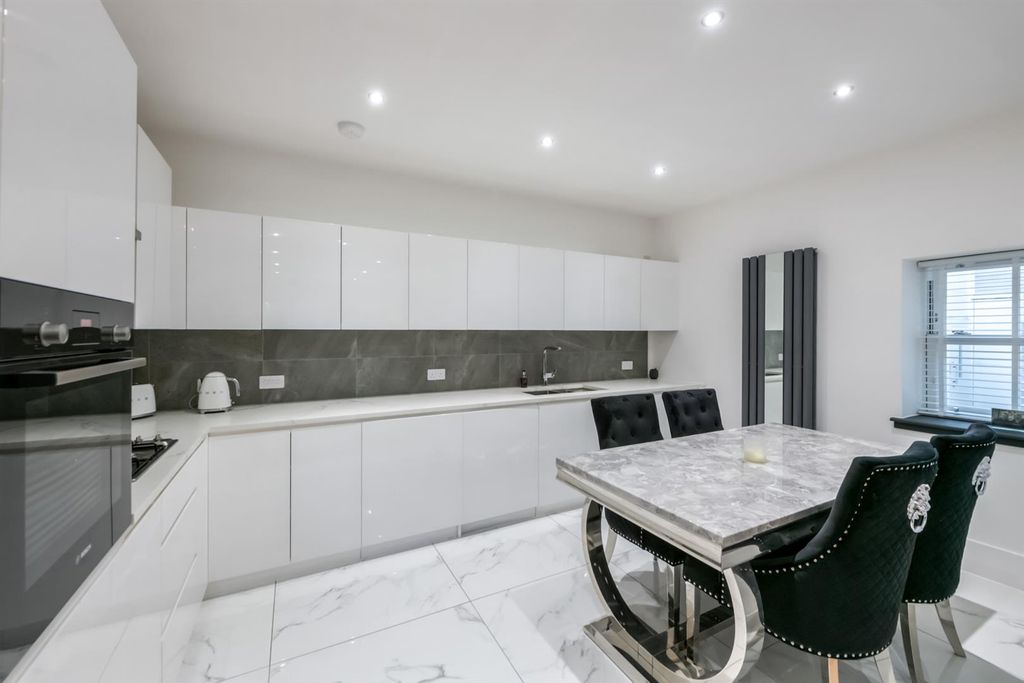 Additional image 11 of 3 bed town house for sale13A West Burnside, Dollar FK14