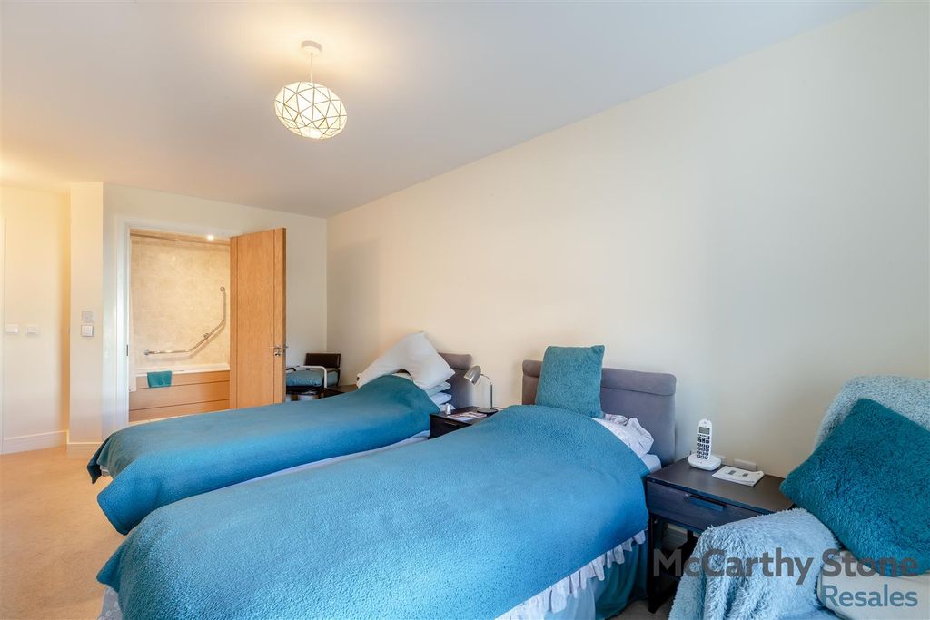 Additional image 8 of 2 bed flat for saleElliott Court, High Street North, Dunstable LU6