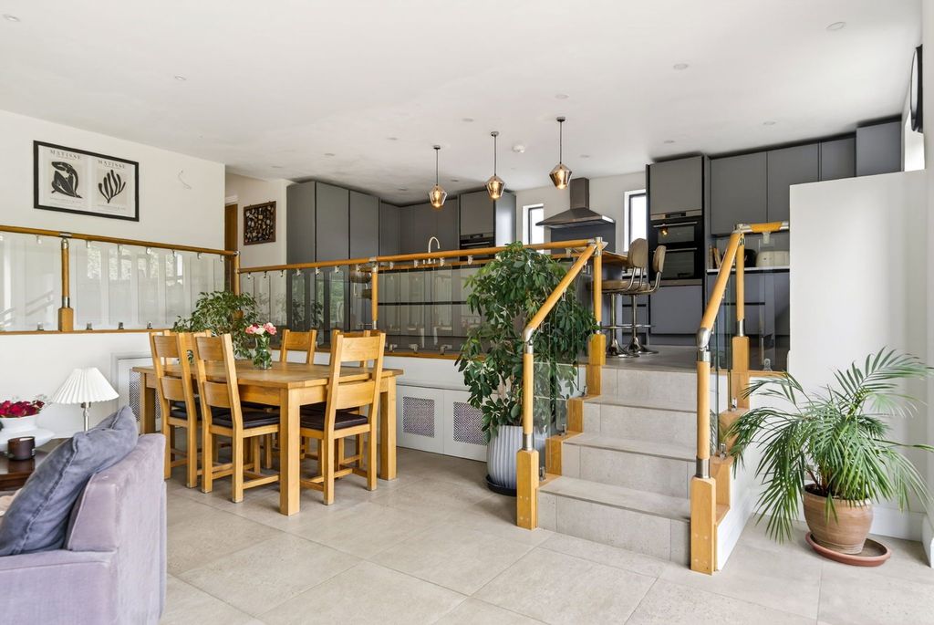 Additional image 15 of 6 bed detached house for saleWalkfield Drive, Epsom KT18