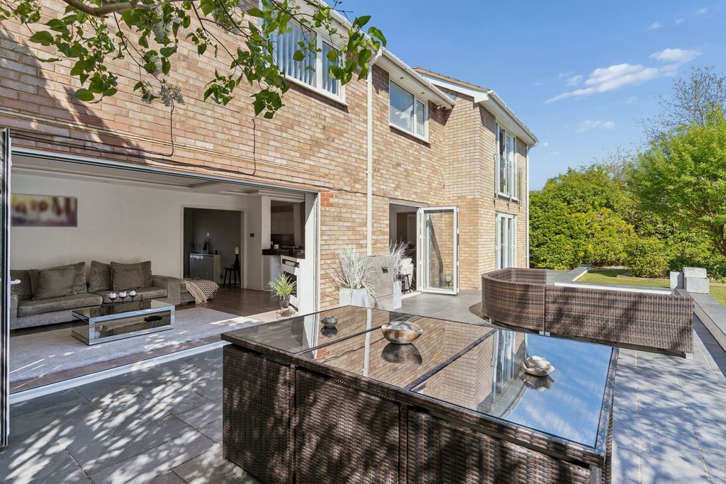 Additional image 29 of 5 bed detached house for saleCoombe Drive, Dunstable LU6