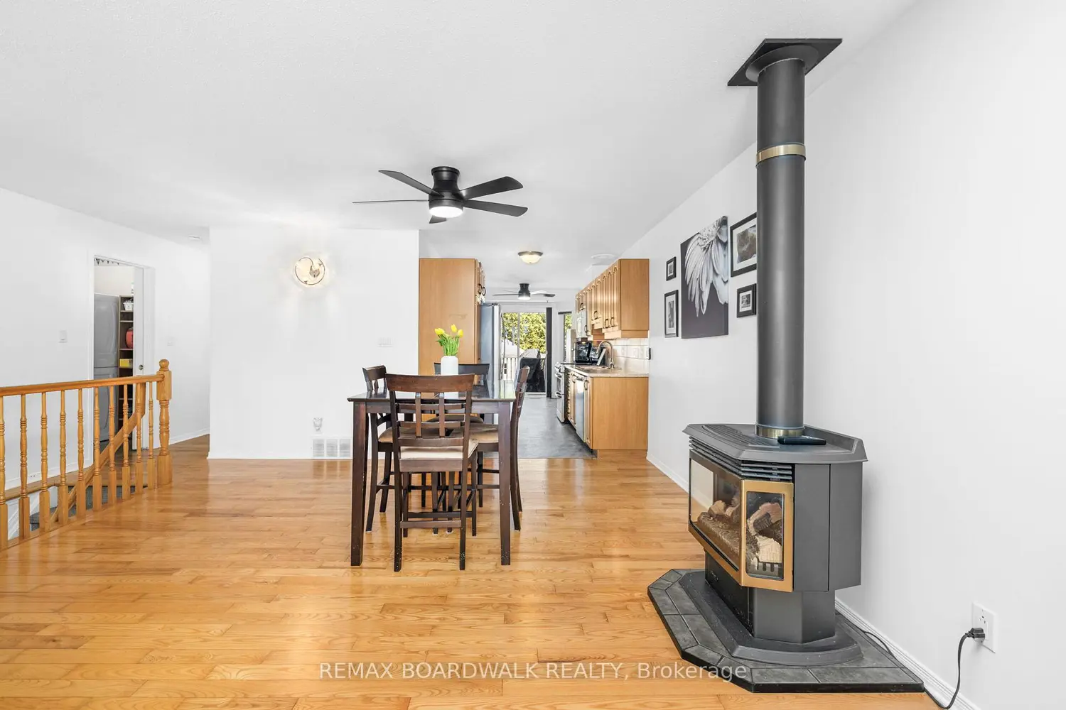 403 Flora Street photo 2