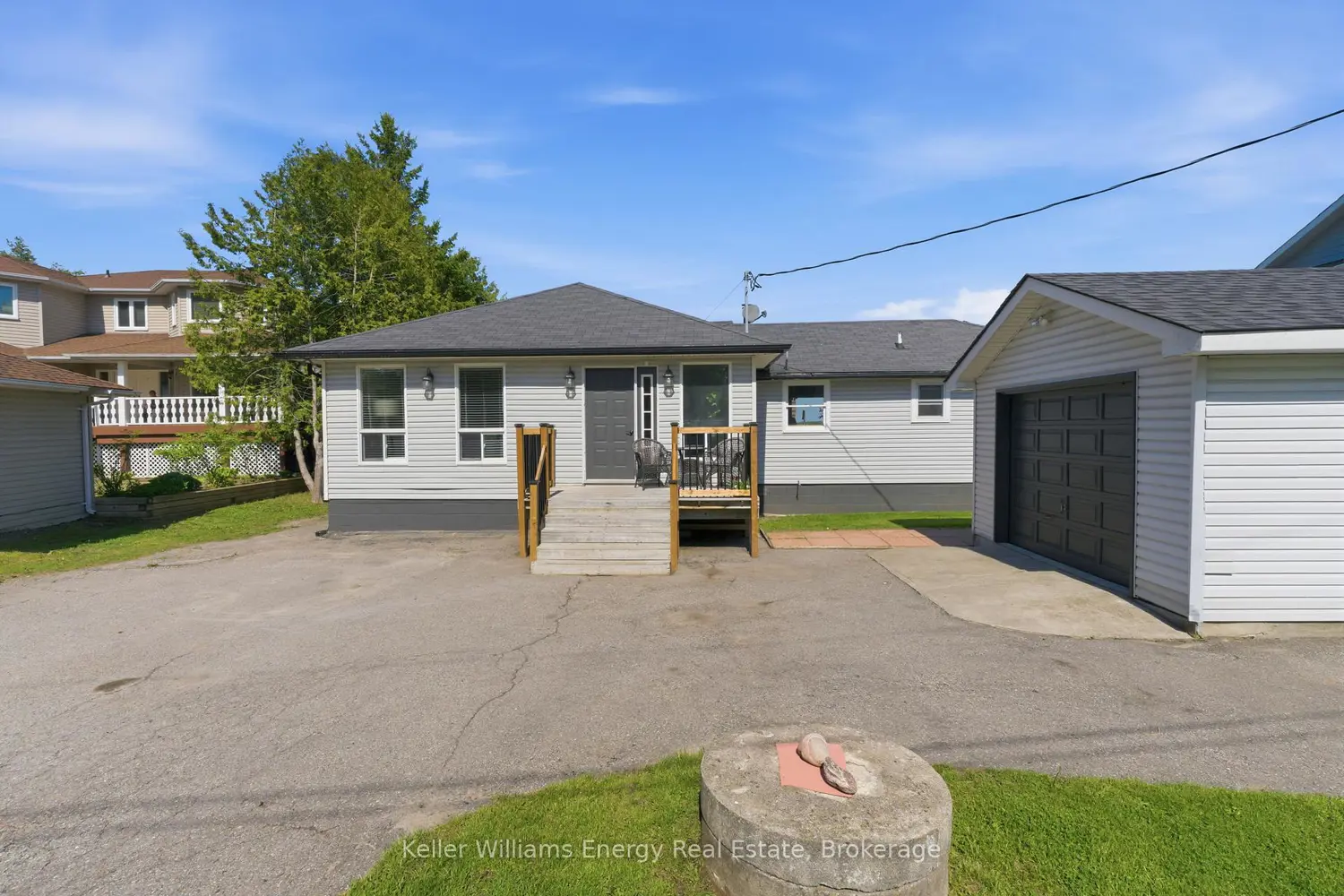 67 Edgewood Crescent photo 3